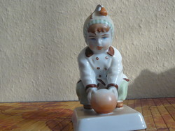 Antik Zsolnay porcelán - Labdázó kisgyerek