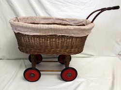 Retro fonott játék babakocsi