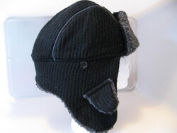 Kötött szürke-fekete füles sapka műszőr béléssel