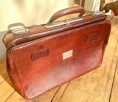 Antik nagyméretű bőr fémkeretes orvosi táska régi doktor táska, vintage dekoráció