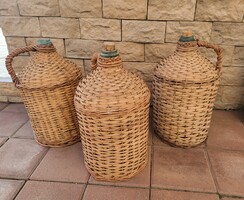 Vesszőfonatos demizsonok