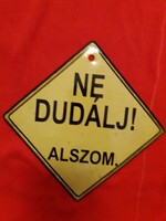 Régi humoros fali fém lemez tábla akár műhely fali dísz " NE DUDÁLJ ALSZOM " felirattal 15 x 15 cm