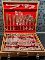 Gigantikus vintage rusztikus angol nikkel bronz evőeszköz készlet 144 darabos fa kofferben