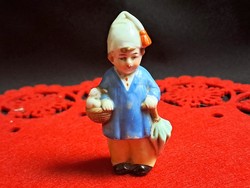 Nagyon régi kerámia kislány esernyővel (sószóró) 8 cm