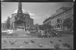 Régi fotónegatív  Pécs Gázi Kászim pasa dzsámija és környéke régi busszal 1960/70es években