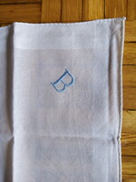 Monogrammos zsebkendők