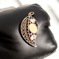 Vintage fém medál, gyönyörű régi medál nyaklánchoz, az ékszer az 1990-es évekből származik