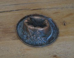 Bronz kalap formájú hamutál hamuzó