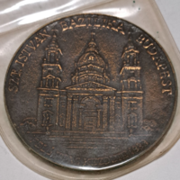 SZT. ISTVÁN BAZILIKA BUDAPEST, FELÚJÍTÁS KEZDETE 1983. Bronz érme 119 gramm, 8 cm x 0,5 cm.