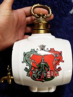Szép magyar csapos pàlinka kiöntő