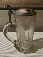 Vadászjelenetes fedeles csiszolt üveg korsó