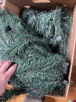 Zöld girlandot karácsonyfara díszítesnek stb doboznyi egyben