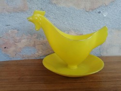 Retro műanyag tyúkos tojástartó  a volt NDK-ból _  Sárga színben
