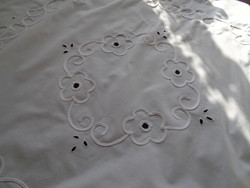 Szalag rátétes pamut terítő, abrosz 82 x 78 cm.