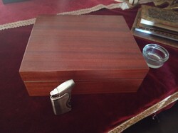 Cédrus szivartartó humidor, ajándék üveg párásítóval, olasz szivargyújtóval. Egyben vagy külön eladó