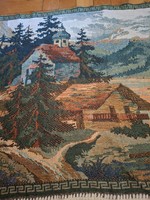 50-60 éves 150×65 cm falvédő/fali szőttes, hegyvidéki táj falucskával, templommal