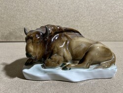 Régi Zsolnay fekvő bika porcelán figura. 3195