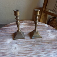 Érdekes régi réz gyertyatartó pár (11,7 cm)