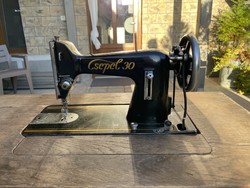 CSEPEL30 régi varrógép