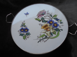 Szecessziós porcelánfajansz betétes  tálca fém szegéllyel , golyó lábbal 25 cm