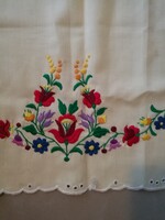 Kalocsai kézzel hímzett, riselt teritő 70x70 cm