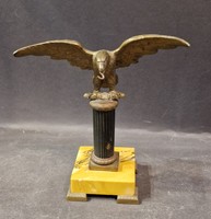 Kis figurális bronz zsebóratartó konzol