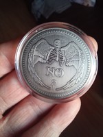 Új pénz érme kapszulában. Igen-Nem.