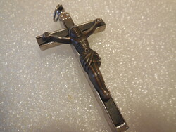 Kereszt  korpusszal  , Protect God   = Védd Istent  a felirat rajta  . 31 x 62 mm