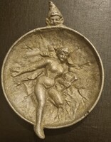 Jelzett fém női akt hamutartó névjegykártya tartó manó törpe figurával