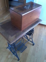 Régi varrógép The Best Sewing Machine szép állapotban