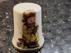 Japán porcelán gyűszű kislány írótáblával