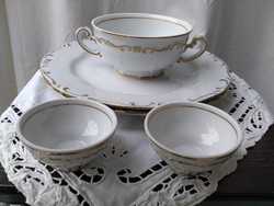 Öt db. tollazott Zsolnay porcelán Gundel kiegészítők