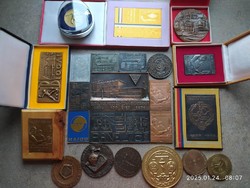 23 darabos vegyes plakett gyűjtemény LOT egyben
