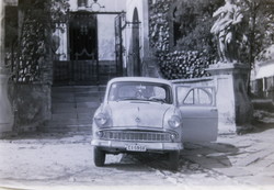 Régi fotónegatív Moszkvics 407 vszinű Pápán, 1960-as évek kb.  B12/82