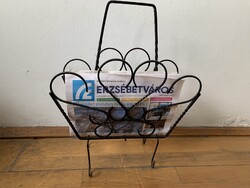 Retró vintage kovácsoltvas újságpapírtartó szív alakú formákkal