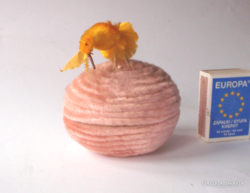 Régi, antik zsenília borítású papír húsvéti tojás doboz madárka díszítéssel