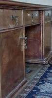 Íróasztal, impozáns, nagypolgári 3 fiókos íróasztal, neobarokk stílusjegyekkel, javítást igényel