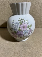 Régi Zsolnay porcelán váza, virágokkal. 3578