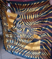 Elegáns  nöi kendõ