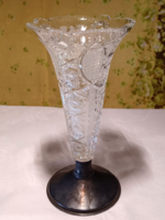 CSISZOLT ÓLOMKRISTÁLY VÁZA FÉM TALPON