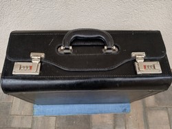 Vintage utazó börönd. Alkudható.