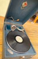 Régi retro Szovjet Orosz felhúzható hordozható táska gramofon, vintage műszaki régiség lemezjátszó
