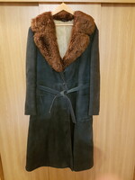 Olajzöld színben, megkímélt állapotban, hosszú, női irha eladó