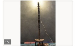 Rusztikus  paraszti faragású állólámpa újravezetékezve, textilkábellel, antikizzó foglalattal