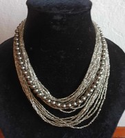 Soksoros gyöngysor nyakék