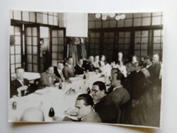 ZA604.10 Asztaltársaság - Budapest 1930's SASS fotoriporter Dohány utca 30-nagyméretű étteremi fotó