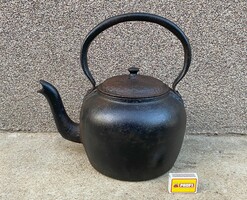 Antik vasöntvény teáskanna (6 kg, 34 cm x 34 cm x 25 cm)