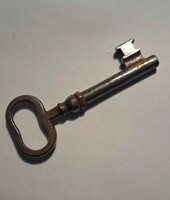 Antik kovácsoltvas pincekulcs III.Mérete: 10 cm.