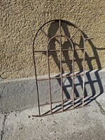 Antik kovácsoltvas ablak.