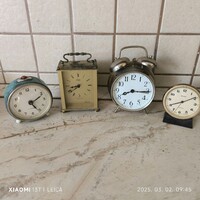 Retro asztali óra 4 db csomagban  eladó! 3 db mechanikus, 1 db elemes óra eladó